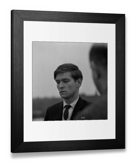 Framed Print : Tom Courtenay on the set of Billy Liar (1963) Framed Print : Tom Courtenay on the set of Billy Liar (1963)