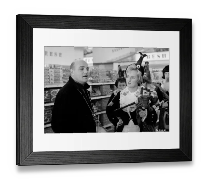 Framed Print : John Schlesinger on the set of Billy Liar (1963) Framed Print : John Schlesinger on the set of Billy Liar (1963)