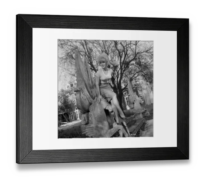 Framed Print : A portrait of Gwendolyn Watts from Billy Liar (1963) Framed Print : A portrait of Gwendolyn Watts from Billy Liar (1963)