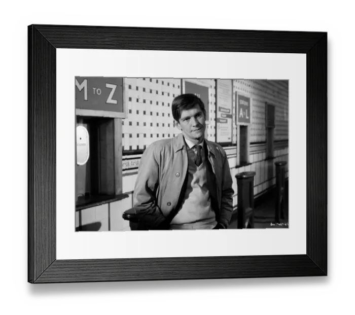 Framed Print : Tom Courtenay on the set of Billy Liar (1963) Framed Print : Tom Courtenay on the set of Billy Liar (1963)