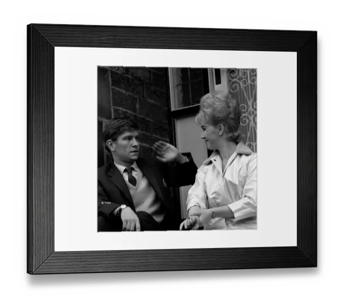 Framed Print : Tom Courtenay and Gwendolyn Watts in Billy Liar (1963) Framed Print : Tom Courtenay and Gwendolyn Watts in Billy Liar (1963)