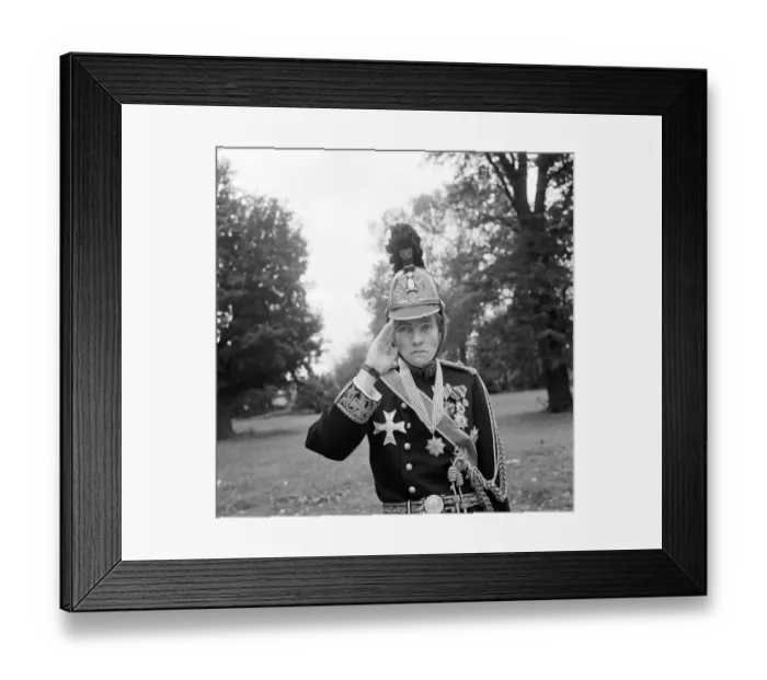 Framed Print : Tom Courtenay on the set of Billy Liar (1963) Framed Print : Tom Courtenay on the set of Billy Liar (1963)