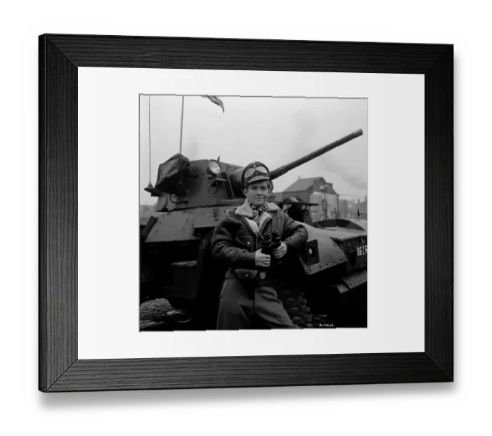 Framed Print : Tom Courtenay on the set of Billy Liar (1963) Framed Print : Tom Courtenay on the set of Billy Liar (1963)
