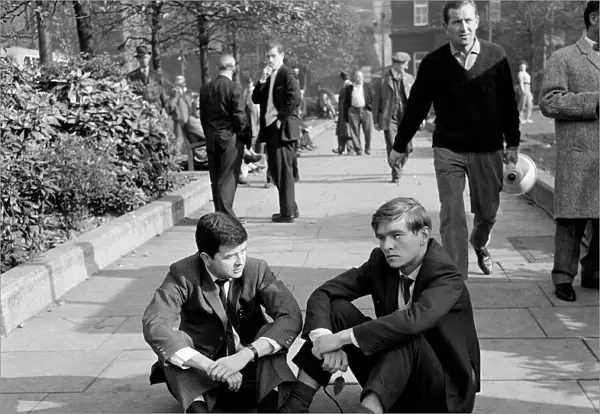 Rodney Bewes and Tom Courtenay in Billy Liar (1963)