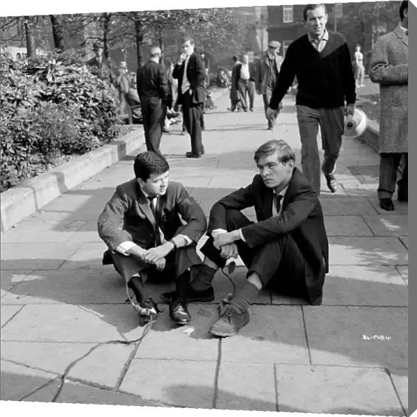 Rodney Bewes and Tom Courtenay in Billy Liar (1963)