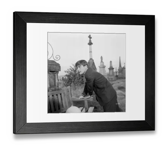 Framed Print : Tom Courtenay in a scene from Billy Liar (1963) Framed Print : Tom Courtenay in a scene from Billy Liar (1963)