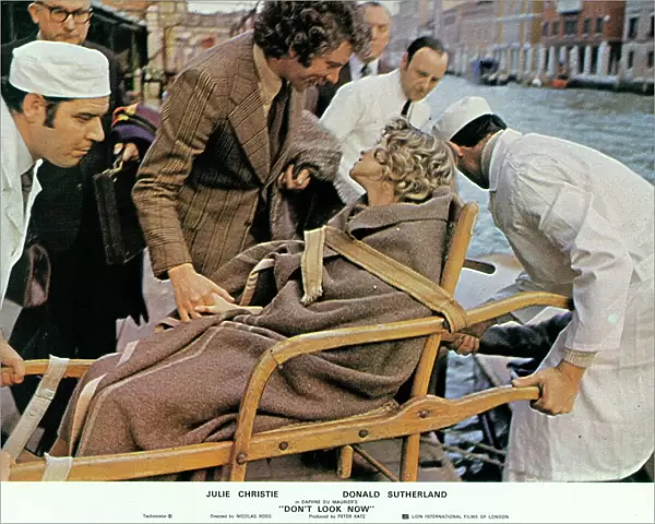 Donald Sutherland and Julie Christie in a lobby card for Don t Look Now (1973)