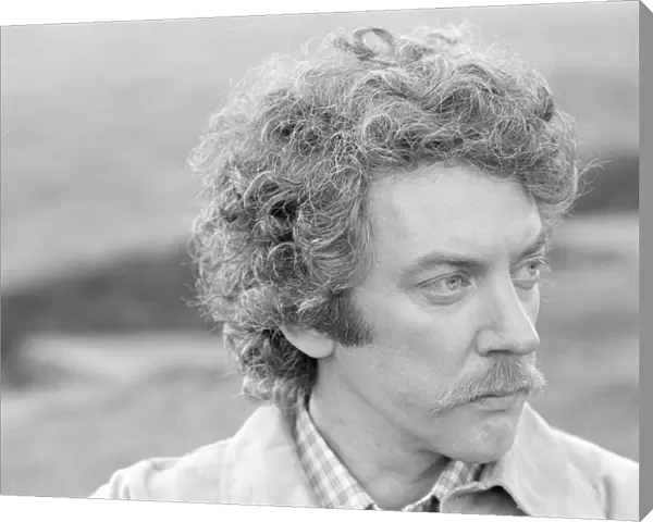 A close up of Donald Sutherland on the set of Don t Look Now (1973)