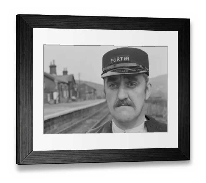 Framed Print : The Railway Children Framed Print : The Railway Children