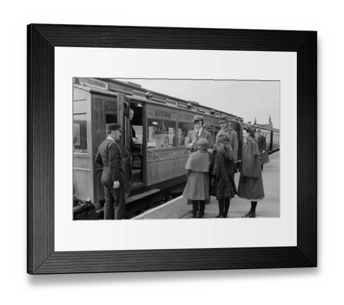 Framed Print : The Railway Children Framed Print : The Railway Children