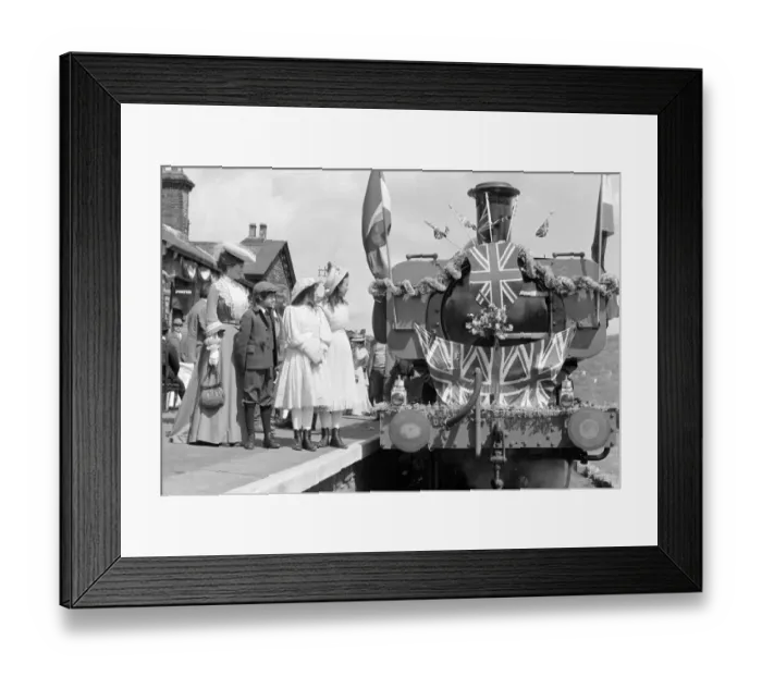 Framed Print : The Railway Children Framed Print : The Railway Children