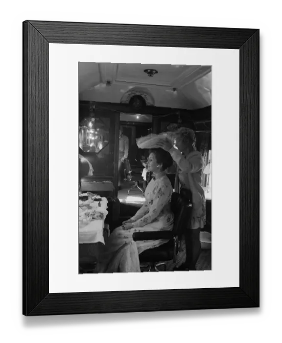 Framed Print : The Railway Children Framed Print : The Railway Children