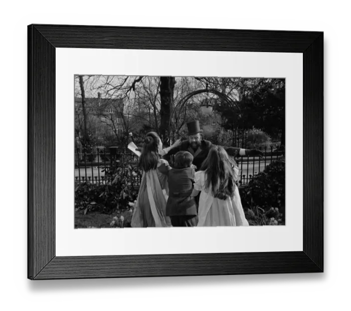 Framed Print : The Railway Children Framed Print : The Railway Children
