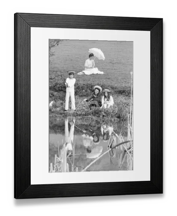Framed Print : The Railway Children Framed Print : The Railway Children