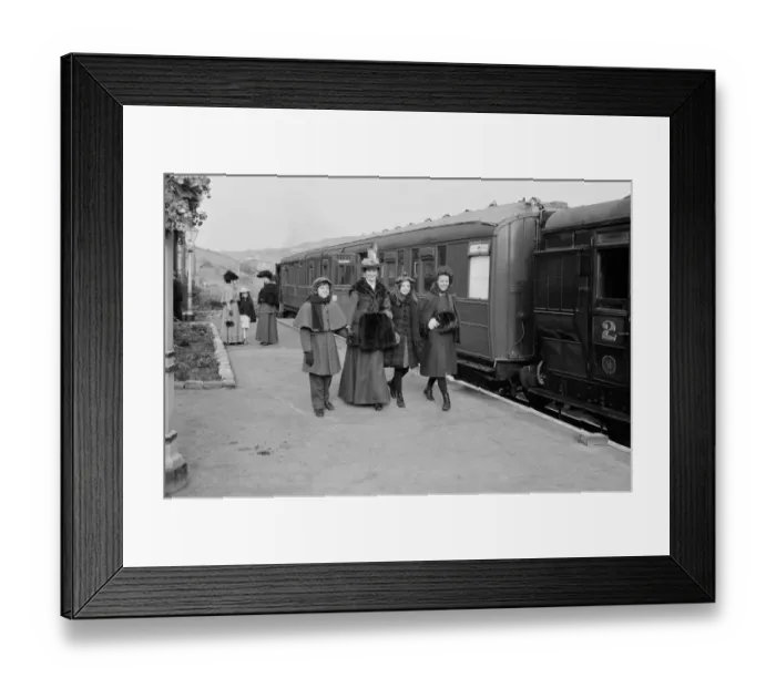 Framed Print : The Railway Children Framed Print : The Railway Children