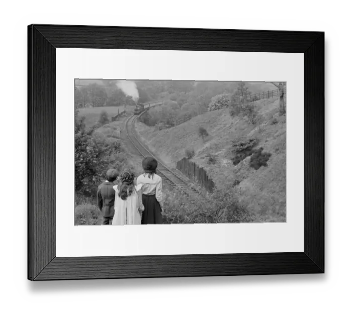 Framed Print : The Railway Children Framed Print : The Railway Children