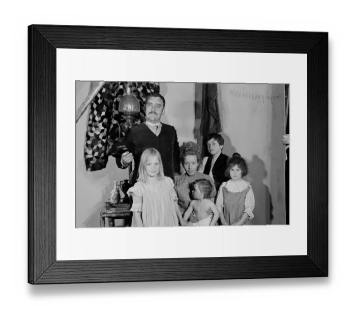 Framed Print : The Railway Children Framed Print : The Railway Children