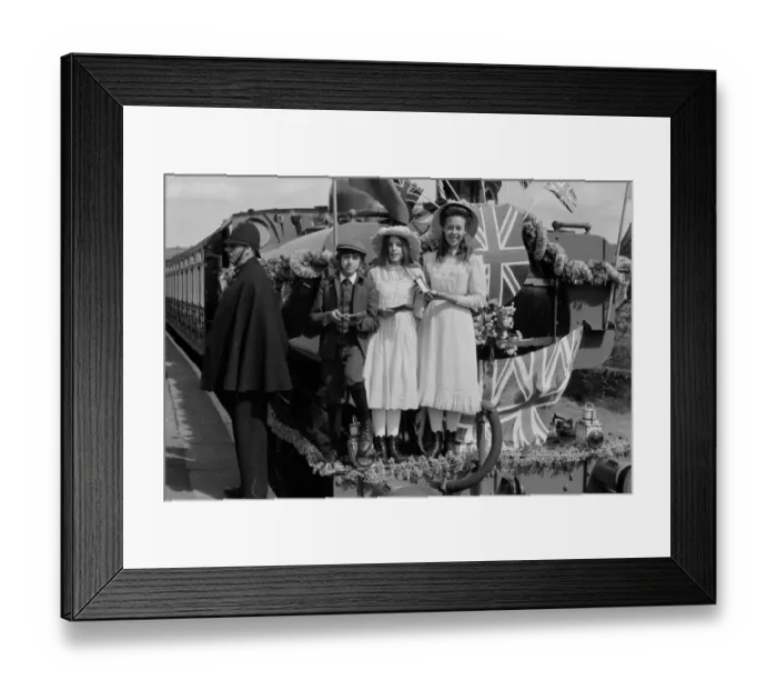 Framed Print : The Railway Children Framed Print : The Railway Children