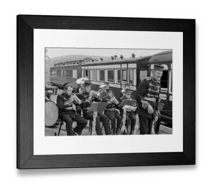 Framed Print : The Railway Children Framed Print : The Railway Children