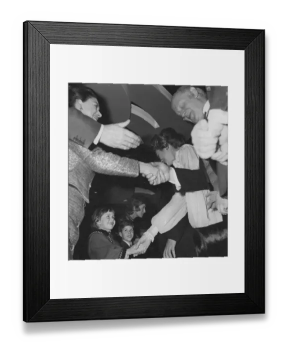 Framed Print : The Railway Children Framed Print : The Railway Children