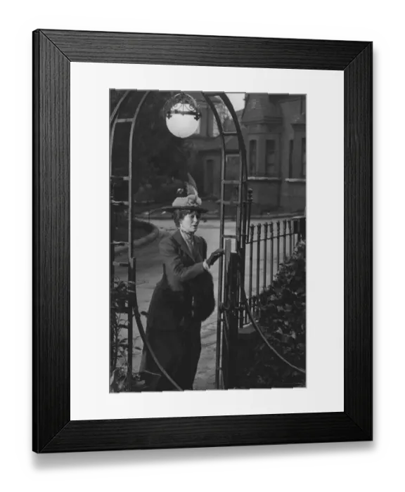Framed Print : The Railway Children Framed Print : The Railway Children