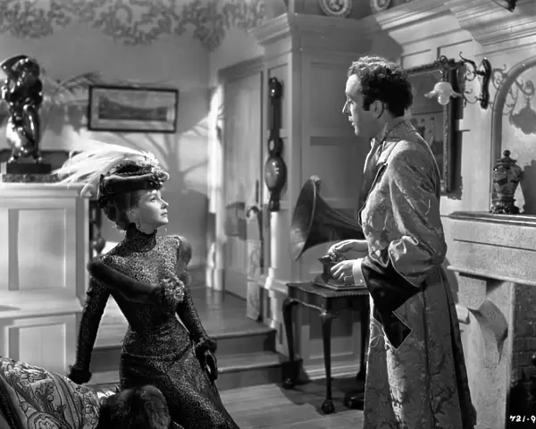 A production still image from Kind Hearts And Coronets (1949)