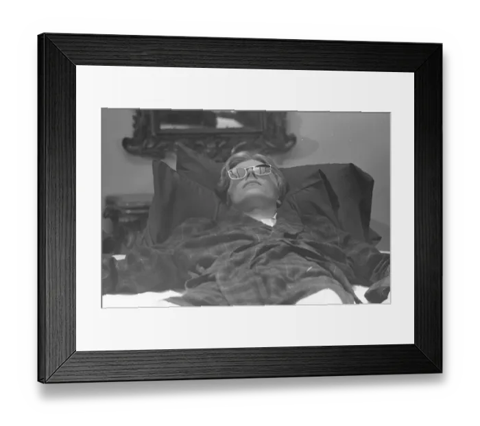 Framed Print : The Man Who Fell To Earth