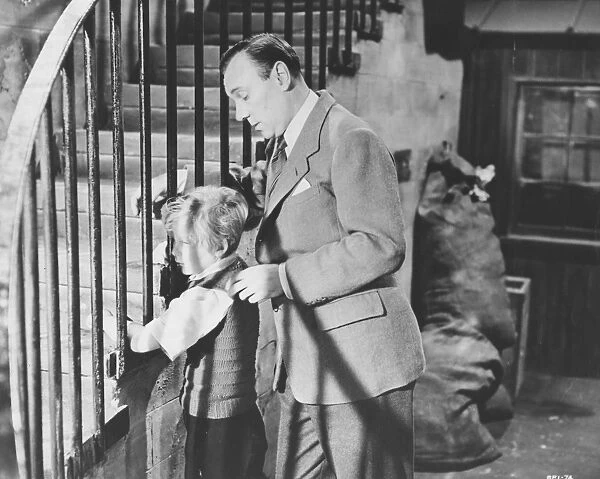 Bobby Henrey as Philippe and Ralph Richardson as Baines in The Fallen Idol (1948)