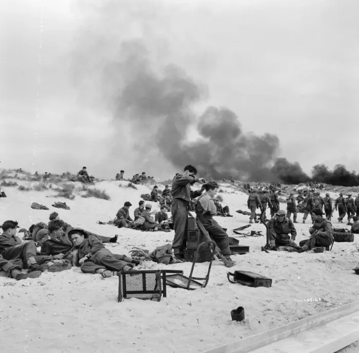Framed Print : British Soldiers on the beach Framed Print : British Soldiers on the beach