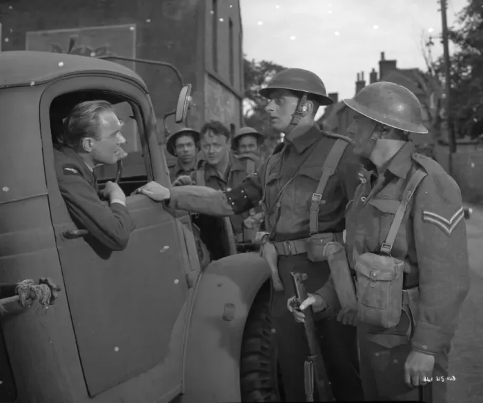 Framed Print : British soldiers exchange information on the way to Dunkirk Framed Print : British soldiers exchange information on the way to Dunkirk