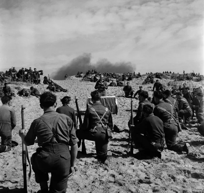 Framed Print : British Soldiers during a religious service held on the beach Framed Print : British Soldiers during a religious service held on the beach