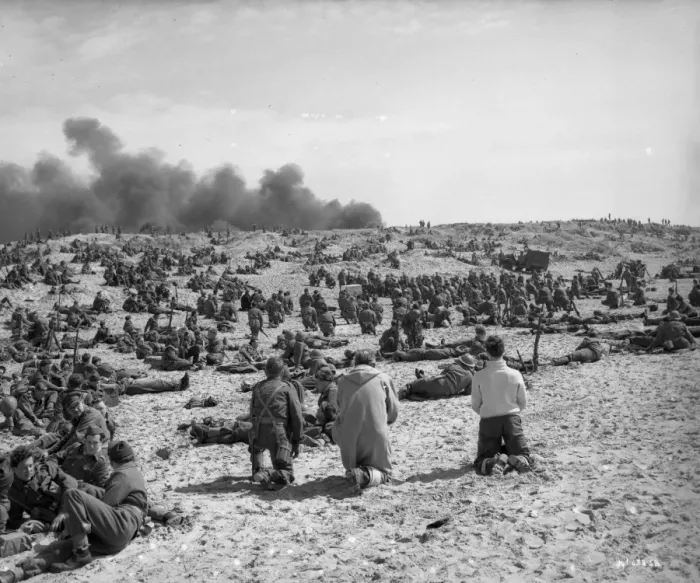 Framed Print : British Soldiers during a religious service held on the beach Framed Print : British Soldiers during a religious service held on the beach