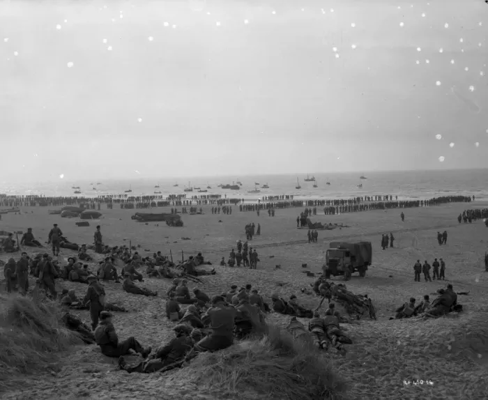 Framed Print : British troops stranded on the beach