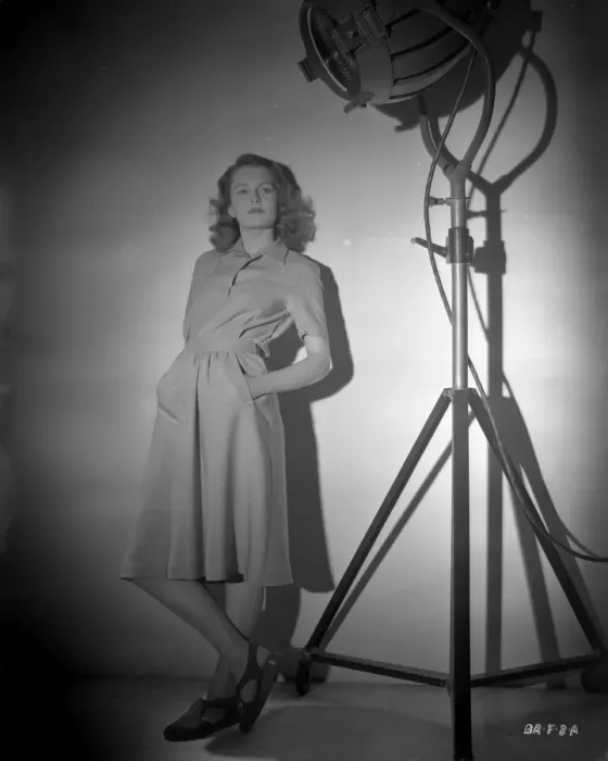 Framed Print : Carol Marsh in a publicity portrait for Brighton Rock (1947) Framed Print : Carol Marsh in a publicity portrait for Brighton Rock (1947)