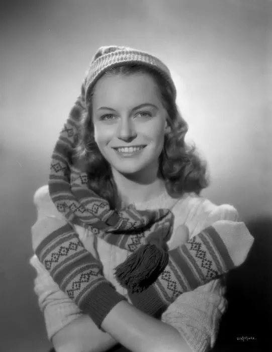Framed Print : Carol Marsh smiles in a promotional image for Brighton Rock (1947) Framed Print : Carol Marsh smiles in a promotional image for Brighton Rock (1947)
