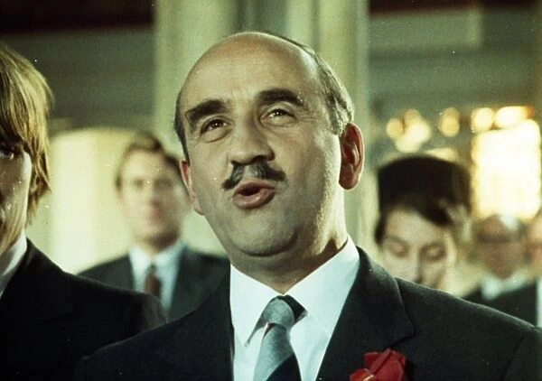 A close up of Warren Mitchell as Fred Midway