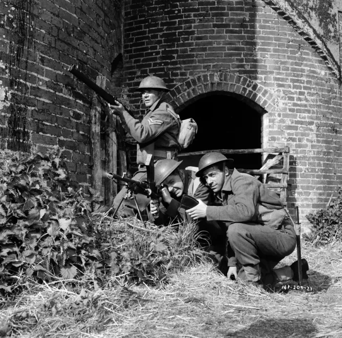 Framed Print : Corporal Bins fighting the Germans near a French farm