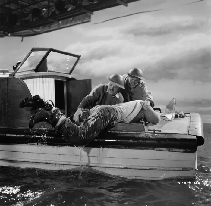 Framed Print : Filming a sequence from Dunkirk (1958) Framed Print : Filming a sequence from Dunkirk (1958)