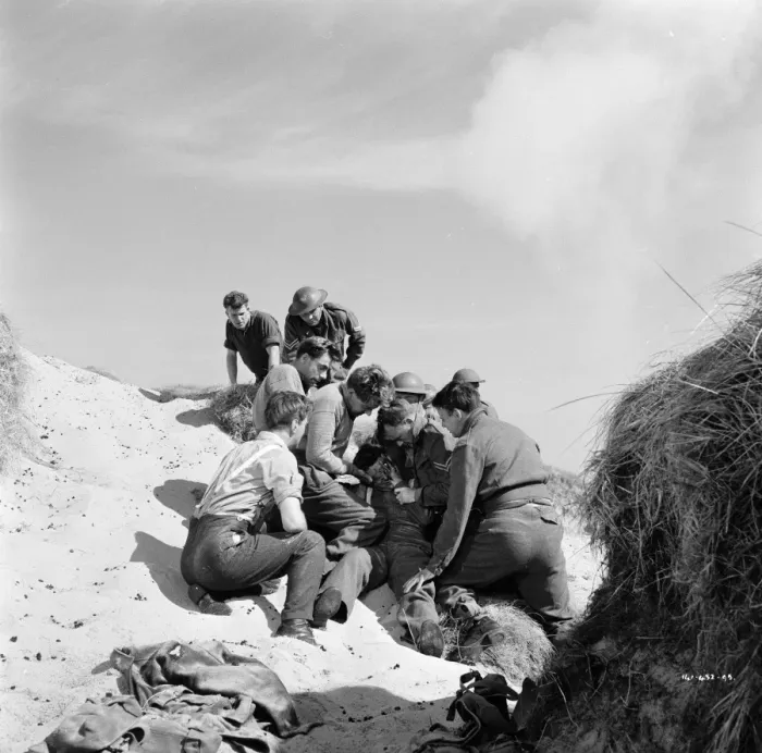 Framed Print : A group scene from Dunkirk (1958) Framed Print : A group scene from Dunkirk (1958)