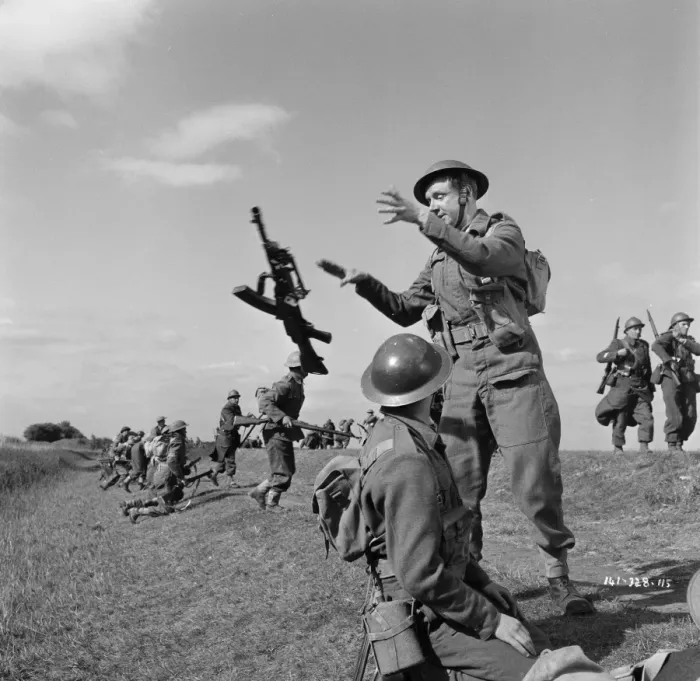 Framed Print : John Mills as Corporal Tubby Bins Framed Print : John Mills as Corporal Tubby Bins