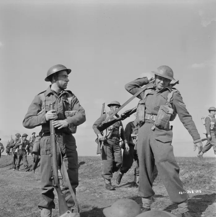 Framed Print : John Mills as Corporal Tubby Bins Framed Print : John Mills as Corporal Tubby Bins