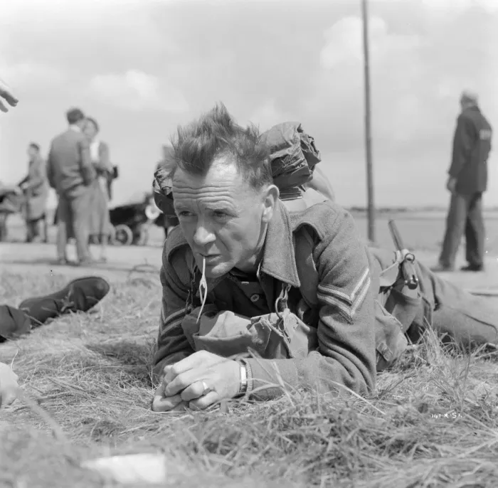 Framed Print : John Mills in Dunkirk (1958) Framed Print : John Mills in Dunkirk (1958)