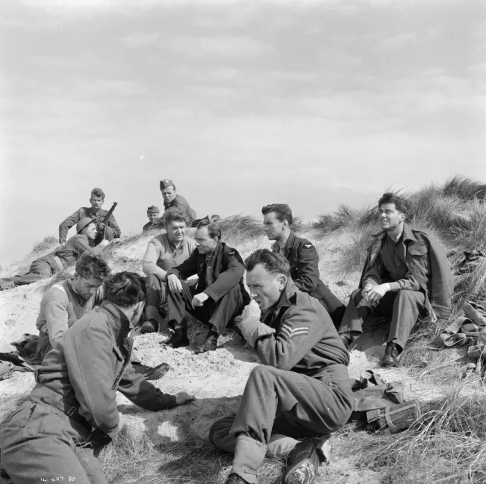 Framed Print : John Mills in Dunkirk (1958) Framed Print : John Mills in Dunkirk (1958)