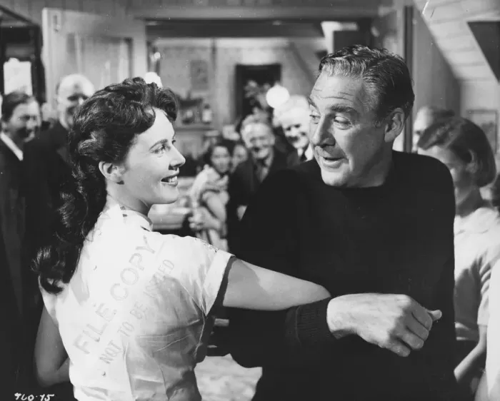 Framed Print : Paul Douglas in a scene from The Maggie (1954) Framed Print : Paul Douglas in a scene from The Maggie (1954)