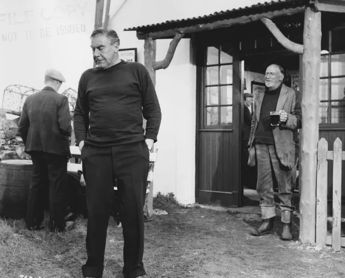 Framed Print : Paul Douglas in a scene from The Maggie (1954) Framed Print : Paul Douglas in a scene from The Maggie (1954)