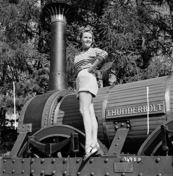 Framed Print : A publicity shot from The Titfield Thunderbolt