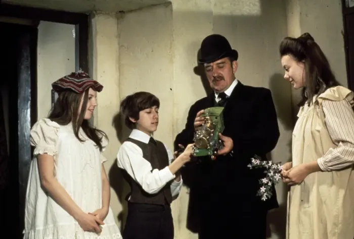 Framed Print : The Railway Children Framed Print : The Railway Children