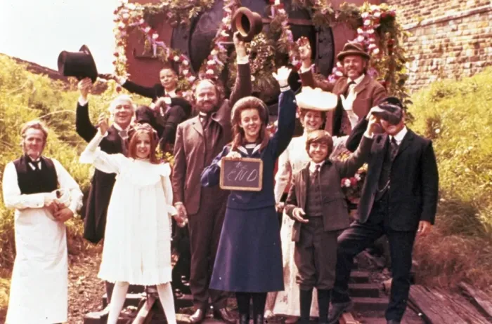 Framed Print : The Railway Children Framed Print : The Railway Children