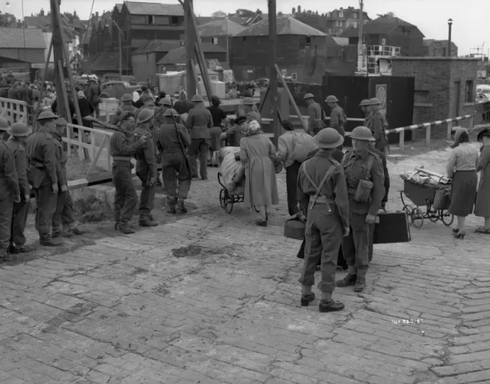Framed Print : A scene from Dunkirk (1958) Framed Print : A scene from Dunkirk (1958)