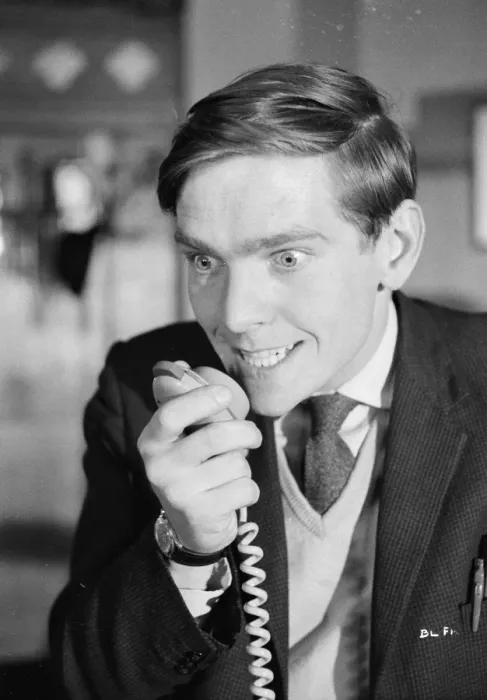 Framed Print : Tom Courtenay in a scene from Billy Liar (1963) Framed Print : Tom Courtenay in a scene from Billy Liar (1963)